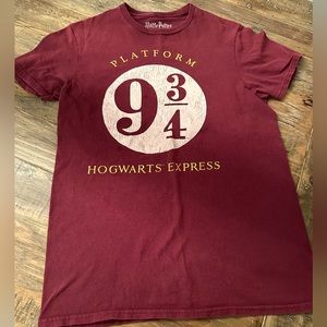 Harry Potter boys tee Small, S t-shirt platform 9 3/4 Hogwarts Universal Studios